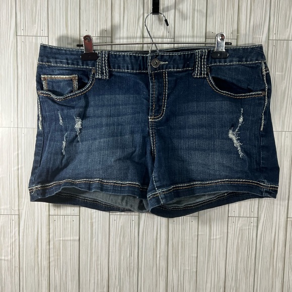 Maurice’s Distressed Jean Shorts - Picture 1 of 4
